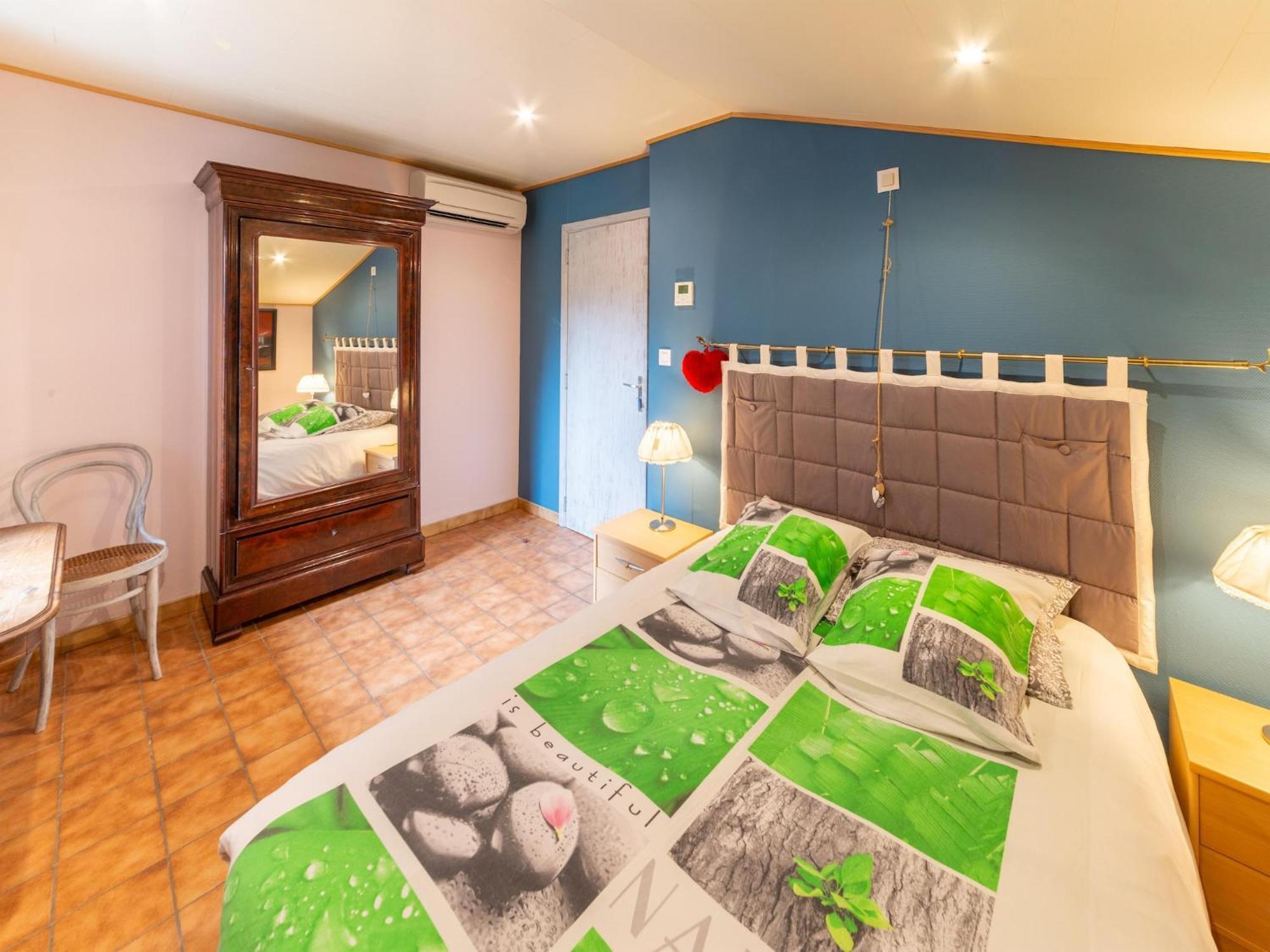 Holiday Home With Bubble Bath Florenville Exterior photo